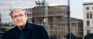 Chronist Berlins. Der Maler, Zeichner und Dichter Matthias Koeppel am Pariser Platz.