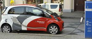 Am Saft. Bisher gibt es nur sehr wenige Ladesäulen für Elektroautos in Berlin.