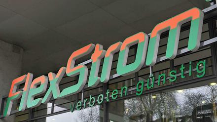 "Verboten günstig" - so warb Flexstrom über dem Eingang des Firmensitzes in Berlin.