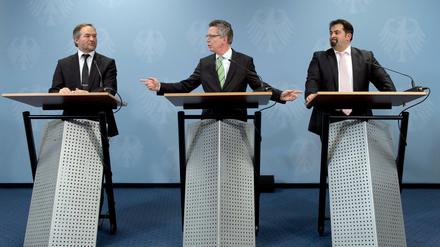 Bekir Alboga, Thomas de Maizière und Aiman Mazyek auf der Pressekonferenz zur Vorstellung des neuen Programms der Islamkonferenz