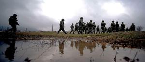 Unter Kontrolle. Russische Soldaten patrouillieren in der Nähe der Krim-Haupstadt Simferopol,