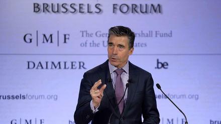 Als Nato-Generalsekretärs Anders Fogh Rasmussen spricht, fällt der Strom aus. Ein hoher russischer Diplomat scherzt: „Das ist Russlands Antwort.“