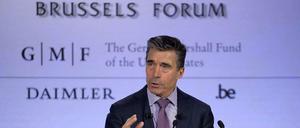 Als Nato-Generalsekretärs Anders Fogh Rasmussen spricht, fällt der Strom aus. Ein hoher russischer Diplomat scherzt: „Das ist Russlands Antwort.“
