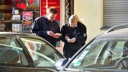 Riskanter Job. Autofahrer reagieren auf Knöllchenschreiber oft rabiat.