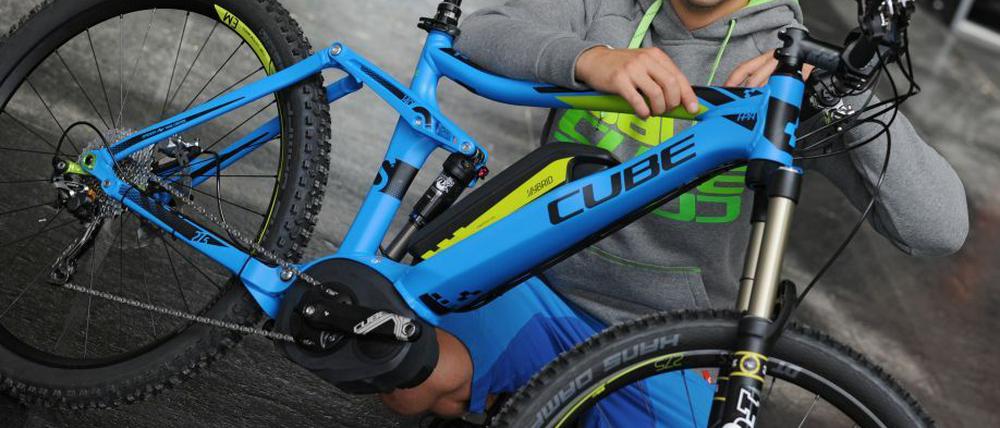 Noch Fahrrad oder schon Kraftfahrzeug? Die Fahrradbranche setzt auf E-Bikes wie dieses Modell mit Elektroantrieb.