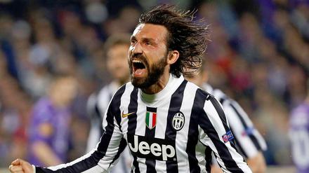 Andrea Pirlo schoss Juventus Turin im italienischen Duell mit dem AC Florenz um Nationalstürmer Mario Gomez mit einem Freistoßtor ins Viertelfinale der Europa League.