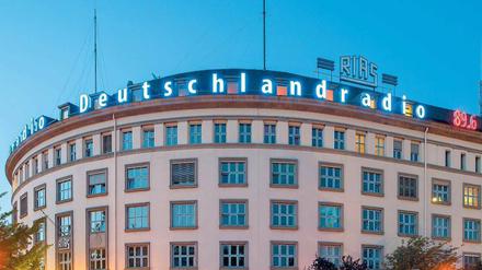 Geschichtsträchtiger Sitz: Vom Funkhaus Berlin am Hans-Rosenthal-Platz aus sendet das Deutschlandradio Kultur. Der Deutschlandfunk ist in Köln angesiedelt. Foto: Imago