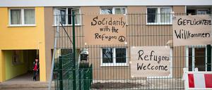 Ein neues Asylbewerberheim hat Anfang März 2014 in der Späthstraße in Berlin-Neukölln eröffnet.