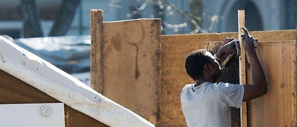 Einpacken würden die Flüchtlinge ja gern, aber wohin umziehen?