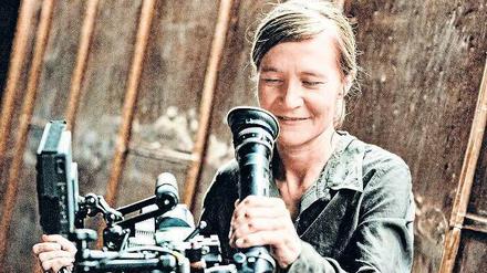Frau und Maschine. Judith Kaufmann bei der Arbeit.