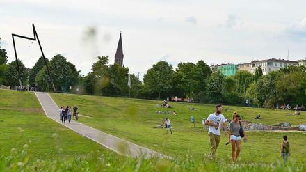 Viele Kreuzberger genießen das Wetter im Görlitzer Park.