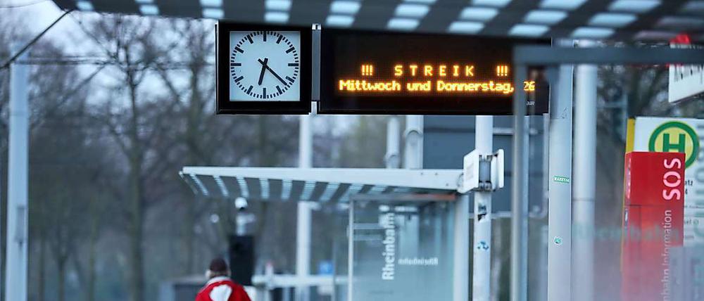 Wie hier in Düsseldorf fährt vielerorts nichts.