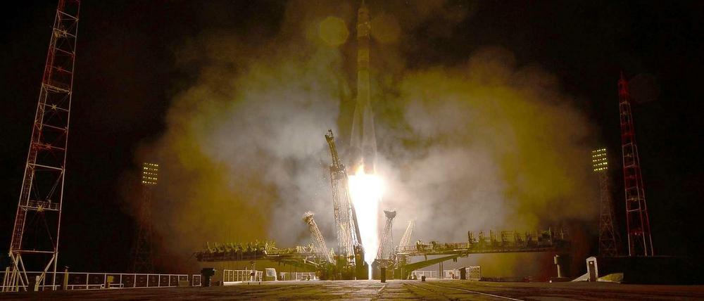 Da war noch alles in Ordnung. Am Dienstagabend starteten von Baikonur aus drei Astronauten an Bord einer Sojus-Rakete in Richtung Internationale Raumstation.