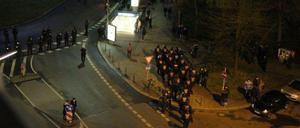 Hundertschaften der Polizei hatten am Samstagabend ab 22 Uhr den Moritzplatz abgesperrt.