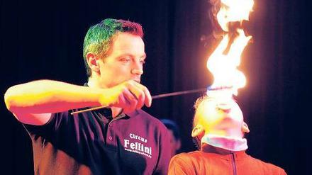 Stars in der Manege. Die Schüler der Grundschule am Brandwerder probten mit Artisten vom Zirkus Fellini.