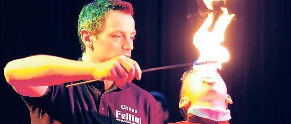 Stars in der Manege. Die Schüler der Grundschule am Brandwerder probten mit Artisten vom Zirkus Fellini.
