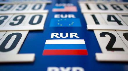 Rolle rückwärts. Der Verfall des Rubel-Kurses trifft westliche Firmen.