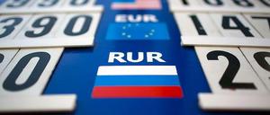 Rolle rückwärts. Der Verfall des Rubel-Kurses trifft westliche Firmen.