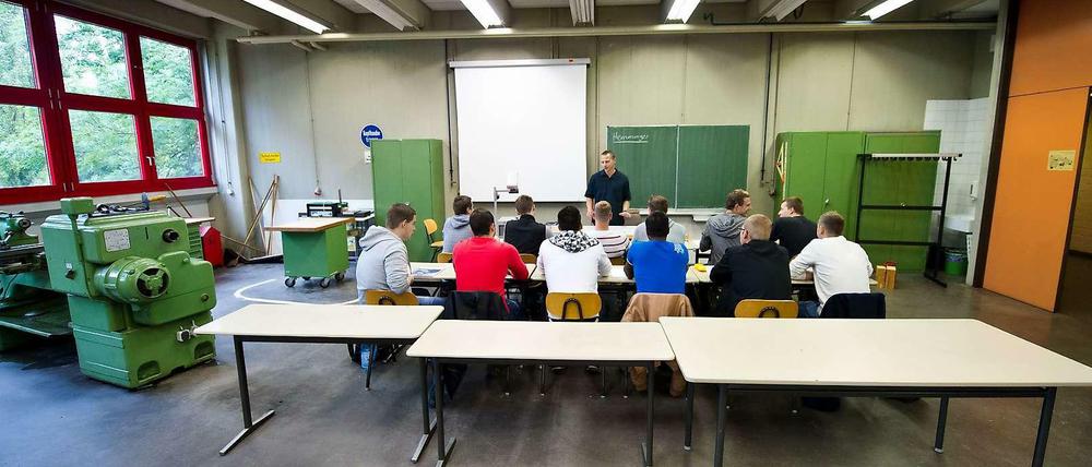 An etlichen Berufsschulen kann man nicht nur eine Berufsausbildung erlangen, sondern auch die Allgemeine Hochschulreife.