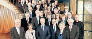 „Empfehle Modell WDR-Rundfunkrat“, kommentierte Vorsitzende Ruth Hieronymi (Mitte, rechts neben Intendant Tom Buhrow) das Karlsruher Urteil, in dem als Obergrenze ein Drittel an Parteien- und Staatsvertretern in ZDF-Aufsichtsgremien festgelegt wurde. Foto: WDR
