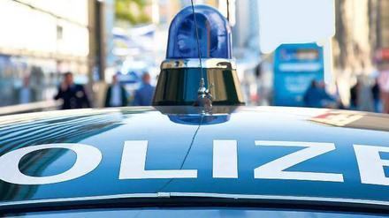 Auf dem Weg zum Einsatz: Polizeiauto in Berlin.