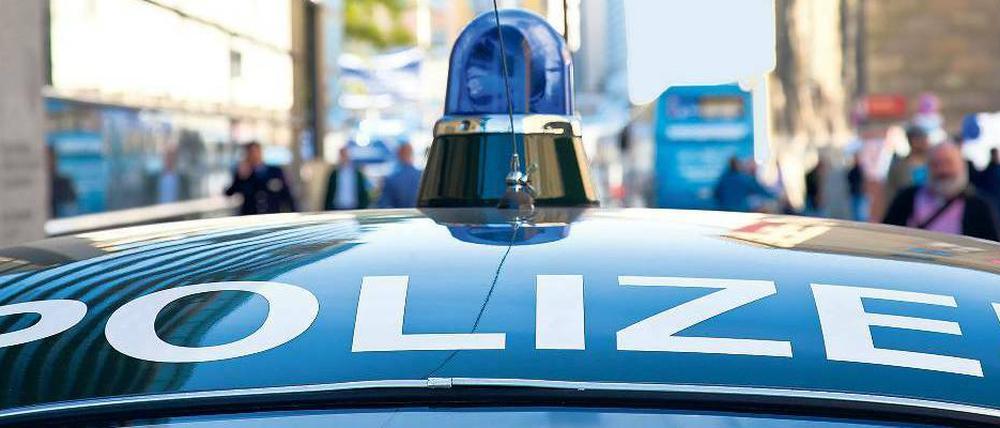 Auf dem Weg zum Einsatz: Polizeiauto in Berlin.