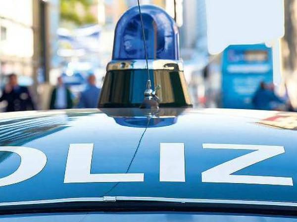 Auf dem Weg zum Einsatz: Polizeiauto in Berlin.