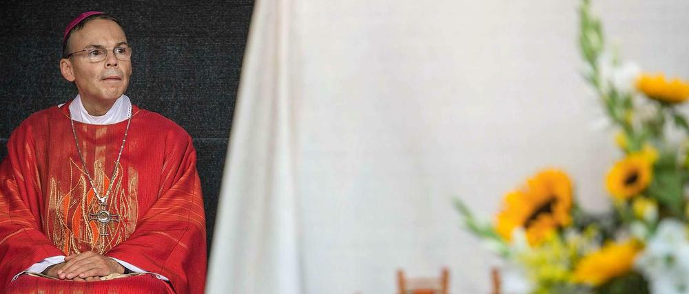 Der ehemalige Limburger Bischhof Tebartz-van Elst entschuldigt sich. Dieser Schritt kommt überraschend.