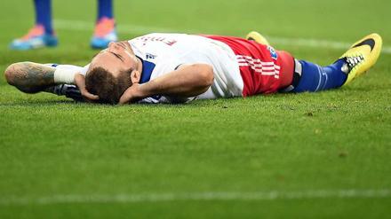 Am Boden: Pierre-Michel Lasogga traf, doch das reichte nicht zum Sieg.