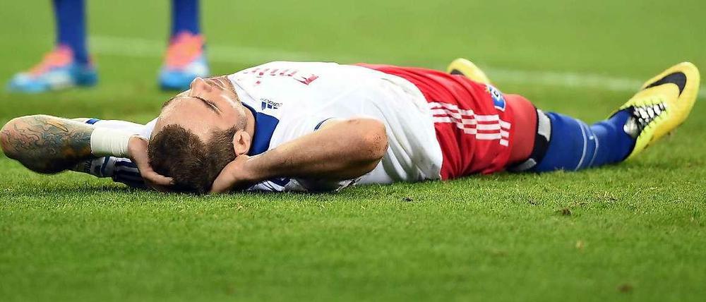 Am Boden: Pierre-Michel Lasogga traf, doch das reichte nicht zum Sieg.