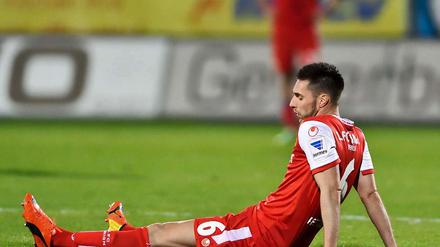 Optimismus sieht anders aus. Berlins Marc Pfertzel nach dem 1:2 in Sandhausen.