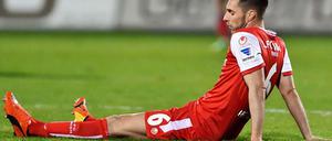 Optimismus sieht anders aus. Berlins Marc Pfertzel nach dem 1:2 in Sandhausen.