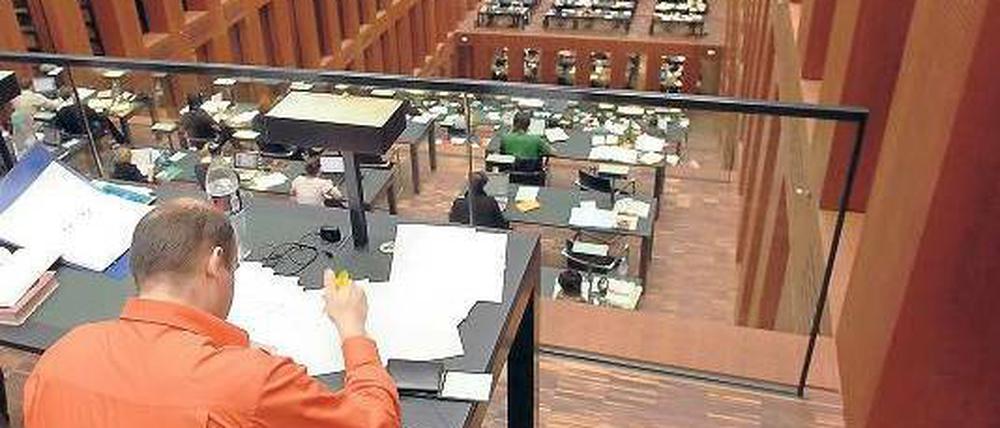 Viele Wege zur Uni. Wer bestimmte berufliche Qualifikationen hat, darf auch ohne Abitur studieren. 