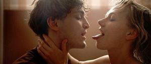 Franz Rogowski und Lana Cooper in einer Szene aus Love Steaks.