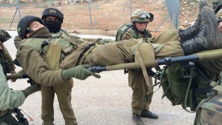 Immer abwehrbereit. Die israelische Armee übt an der Grenze zum Libanon. 