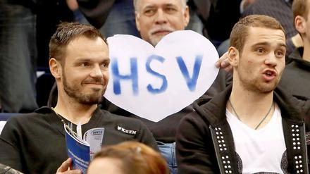Zweifelhafte Liebe. Pierre-Michel Lasogga (rechts, neben Heiko Westermann) kann seinem Klub derzeit nicht helfen.
