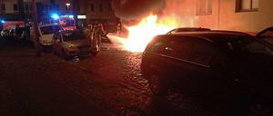 Die Löscharbeiten in der Friedenstraße.