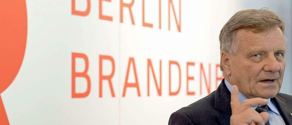 BER-Chef Hartmut Mehdorn will sich nicht auf einen Starttermin festlegen. Und so verschiebt er die Bekanntgabe eines Eröffnungstermins in Richtung Ende des Jahres.