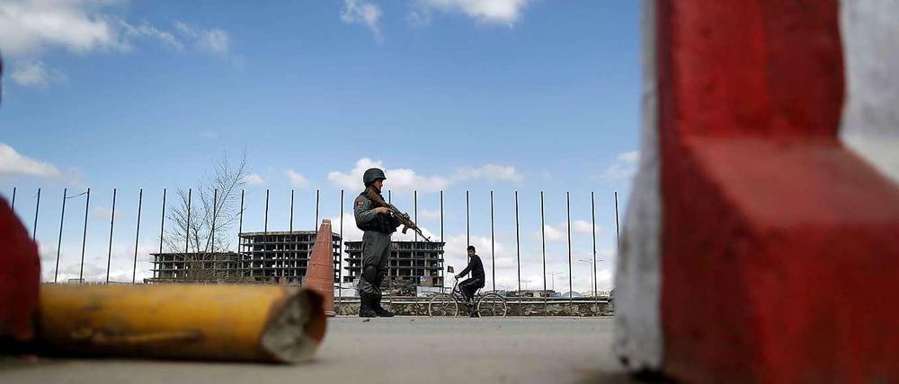 Kampf dem Terror: Sicherheitskräfte versuchen überall im Land, die Sicherheit der Wahl am Samstag zu gewährleisten