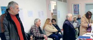 In einer Athener Solidaritätsklinik helfen Freiwillige den Menschen, die aus dem Gesundheitssystem gefallen sind.