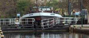 Totalschaden. Die Mühlendammschleuse in Berlin-Mitte.