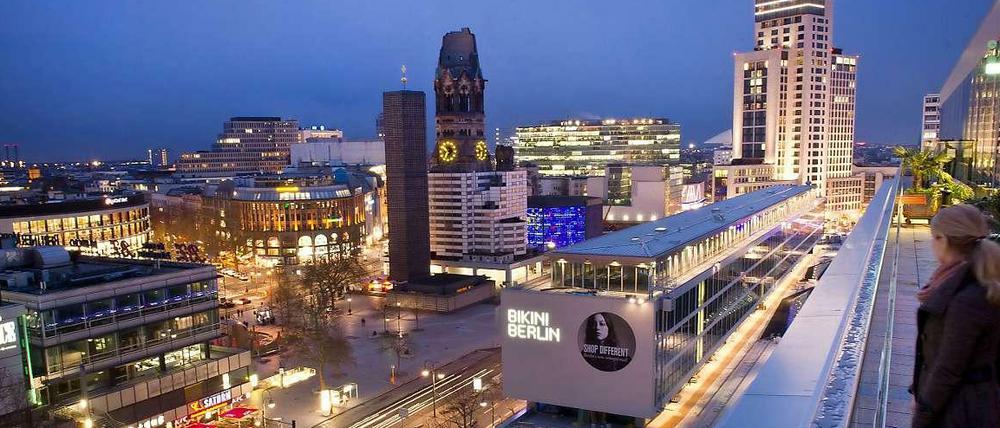 Blick auf das Herz der City West. Doch zum Bikini Berlin werden sich bald weitere neue Gebäude gesellen. 