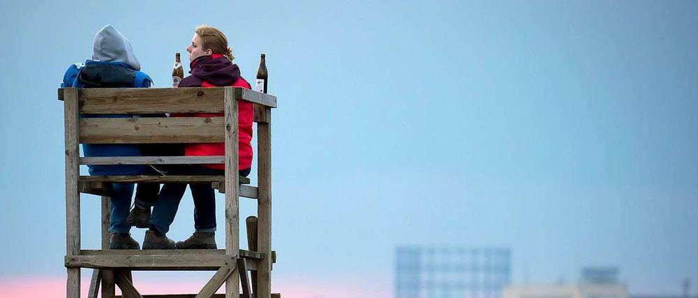 Bloß keine Wohnungen bauen. Auf dem Hochsitz übers Tempelhofer Feld gucken ist doch viel schöner. 