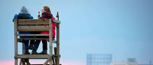 Bloß keine Wohnungen bauen. Auf dem Hochsitz übers Tempelhofer Feld gucken ist doch viel schöner. 