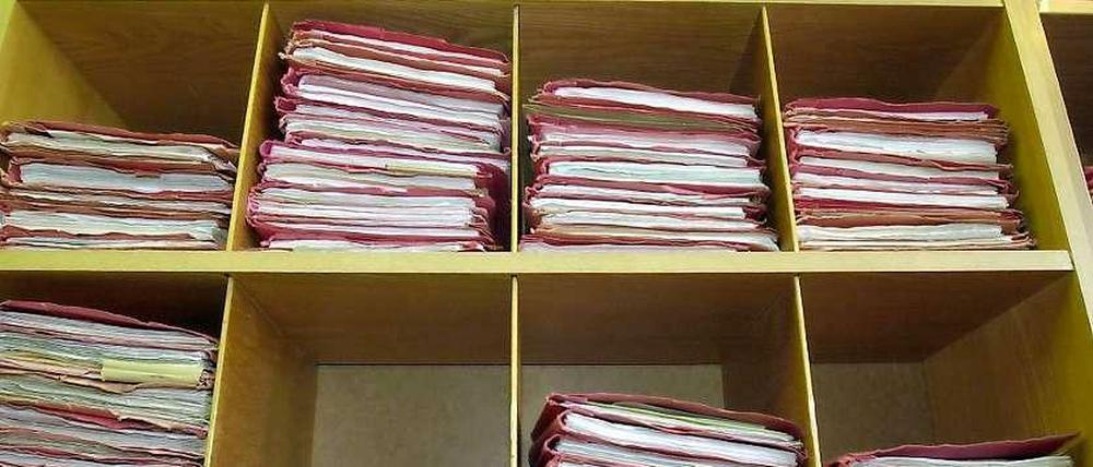 Aktenberge. Viele Gerichte sind überlastet.