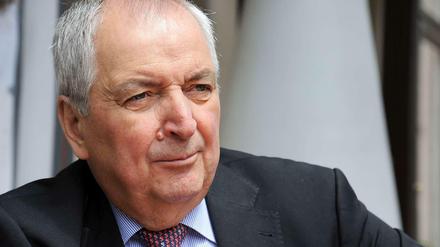 Ehrliche Zahlen. Der ehemalige Umweltminister und Direktor des Instituts für Nachhaltigkeitsforschungn (IASS) in Potsdam schlägt einen Fonds für die Kosten der Technologieentwicklung bei der Solarenergie vor. Damit könnte die EEG-Umlage um bis zu zwei Cent pro Kilowattstunde sinken. 