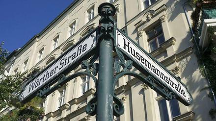 Bleibt nichts mehr anders. In den Toplagen von Prenzlauer Berg müssen Hausbesitzer bei Sanierungen künftig das Placet des Bezirksamtes einholen. Verboten sind Zweitbalkone und Fußbodenheizungen. FDP und CDU sehen den „Milieuschutz“ kritisch.