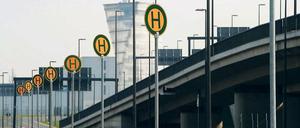 Geisterbahnhof. Am BER halten nicht mal Busse. Nicht jetzt, nicht nächstes Jahr – und übernächstes? Das kostet Geld.