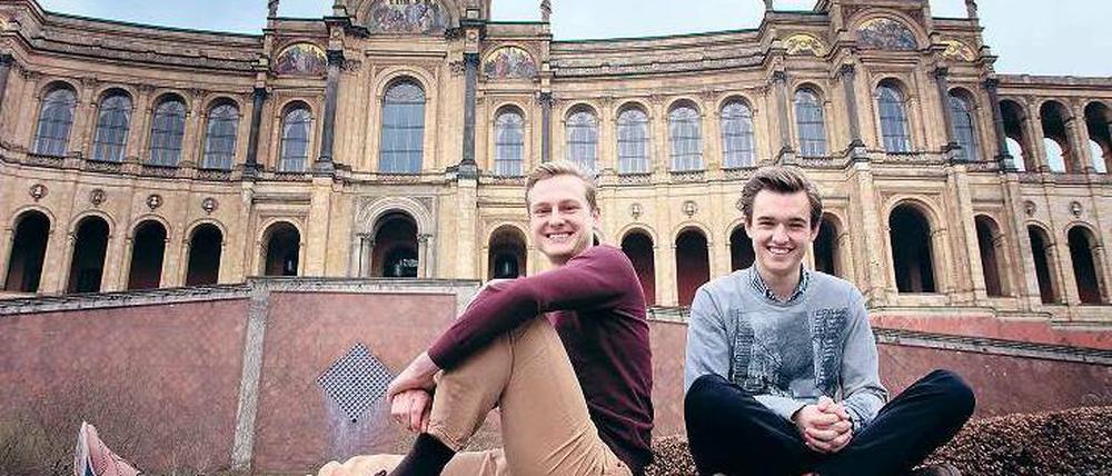 Zwei vom selben Stern. Philipp Reiser (links) und Valentin Hofmann leben in dem Gebäude der Maximilian-Stiftung.