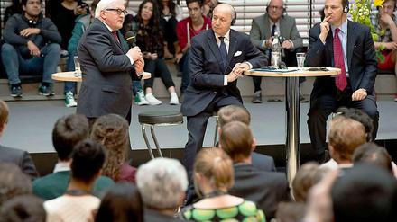 Im Gespräch. Die Außenminister Deutschlands, Frankreichs und Polens, Steinmeier, Fabius und Sikorski (v. l. n. r.).